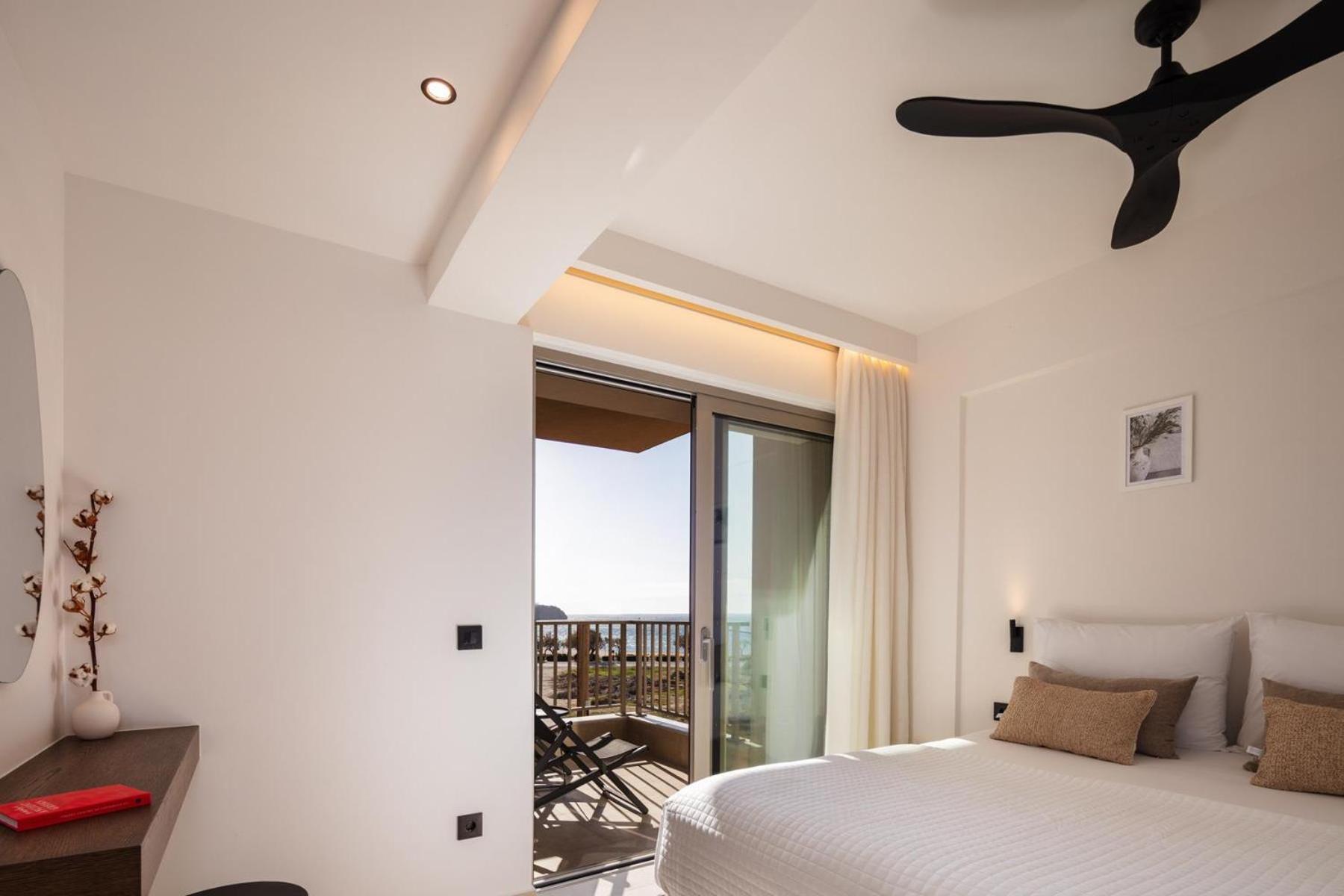 Ririka Beach Living, New Feel-At-Home Luxury Suites Плакиас Екстериор снимка