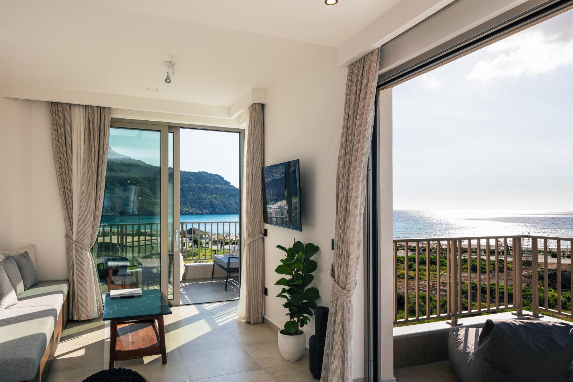 Ririka Beach Living, New Feel-At-Home Luxury Suites Плакиас Екстериор снимка