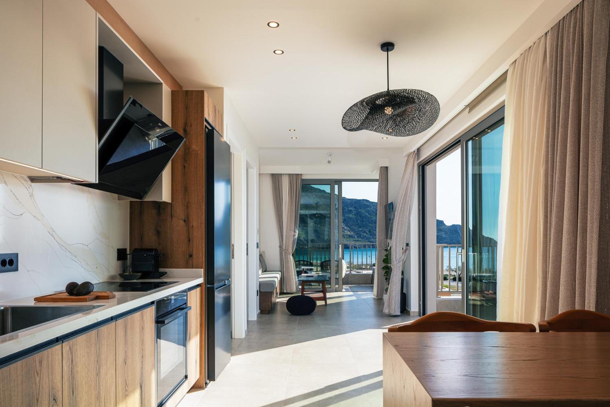 Ririka Beach Living, New Feel-At-Home Luxury Suites Плакиас Екстериор снимка