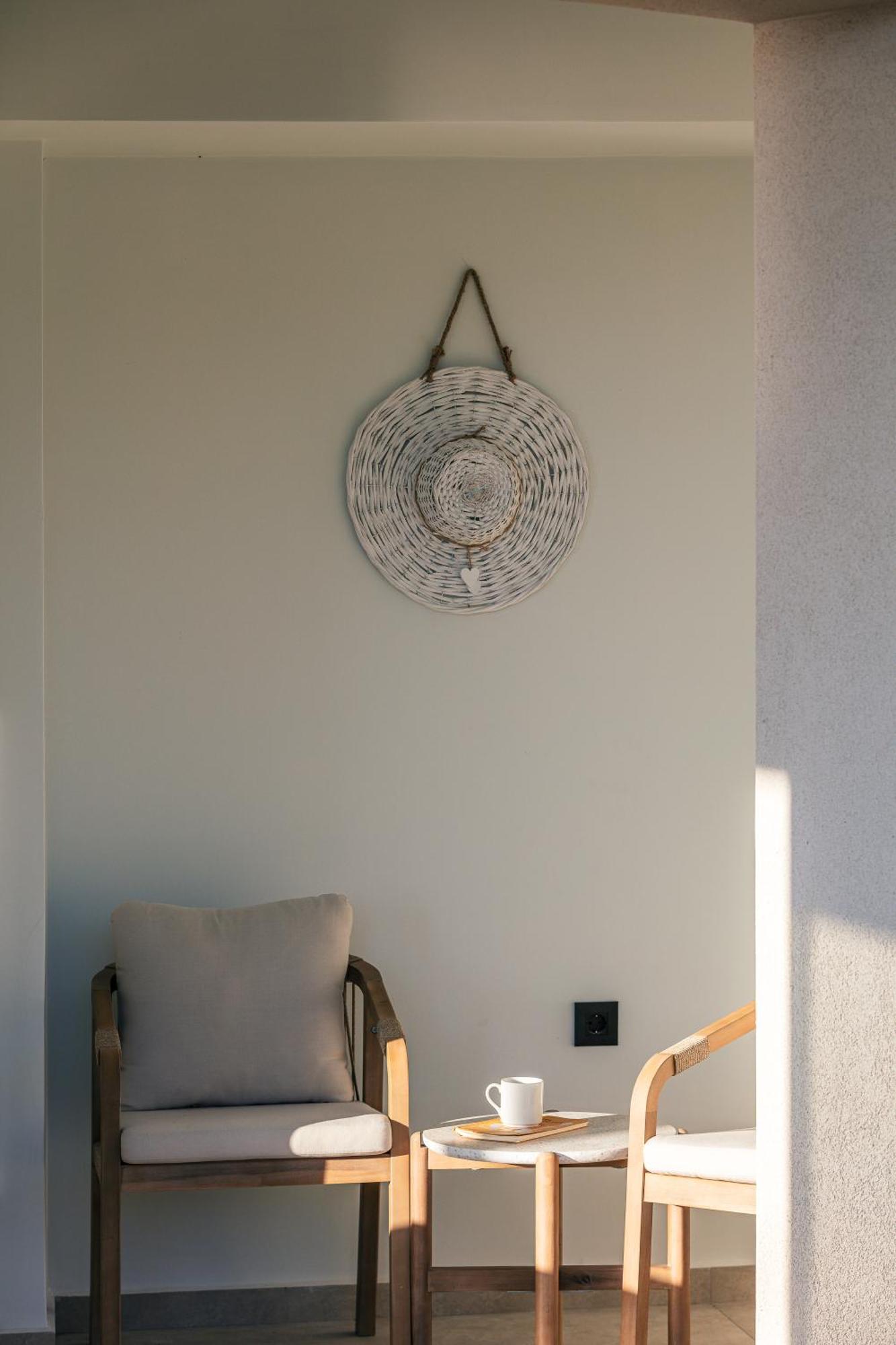 Ririka Beach Living, New Feel-At-Home Luxury Suites Плакиас Екстериор снимка