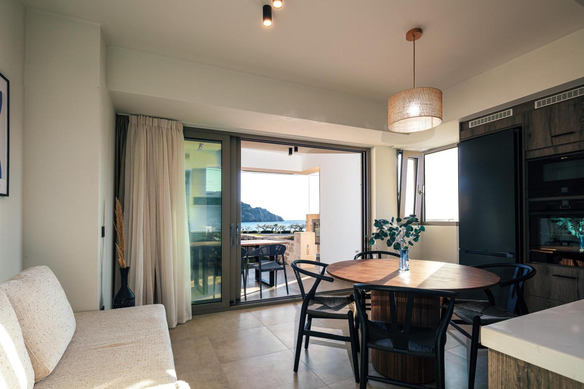 Ririka Beach Living, New Feel-At-Home Luxury Suites Плакиас Екстериор снимка