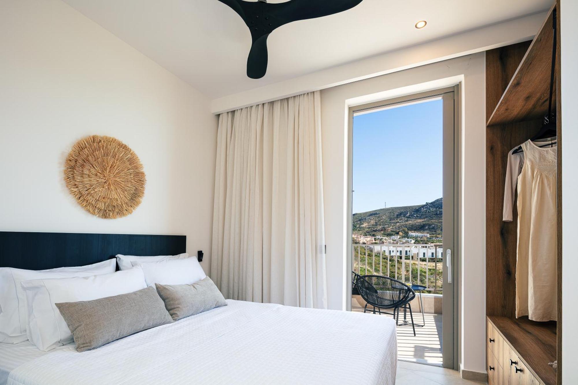 Ririka Beach Living, New Feel-At-Home Luxury Suites Плакиас Екстериор снимка